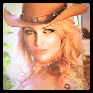 Meet your Posher, Mel